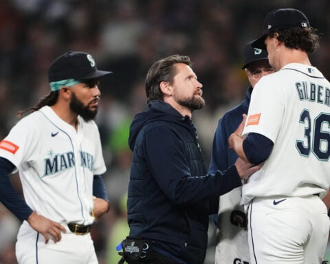 Line drive gets lodged in Mariners pitcher Logan Gilbert's jersey