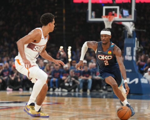 Gilgeous-Alexander scores 37 as the Thunder beat the Suns to go up 2-0 in their 1st-round series