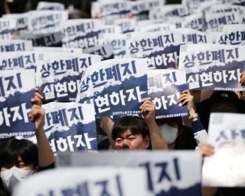Samsung workers protest over huge pay gap with SK Hynix, threaten long strike