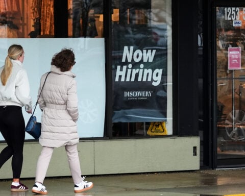 US jobless claim filings rise modestly to 214,000 last week, remain at historically healthy levels