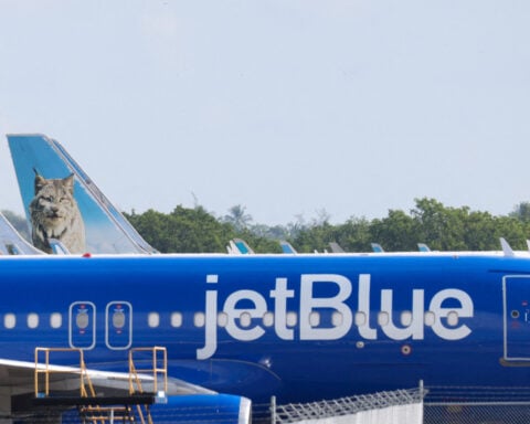 Lawsuit accuses JetBlue of using customers' personal data to raise air fares