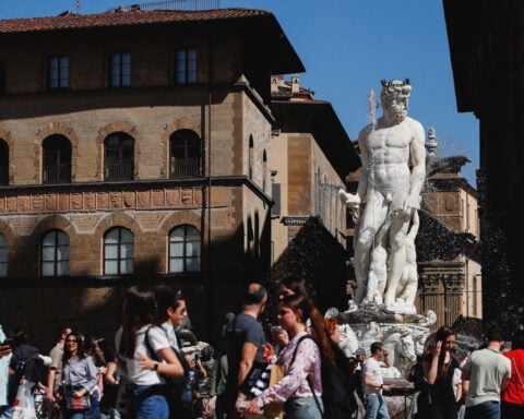 Tourist’s ‘pre-wedding challenge’ damages historic Florence statue