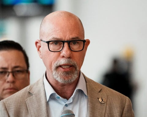 US senators seek probe into FAA administrator stock sale