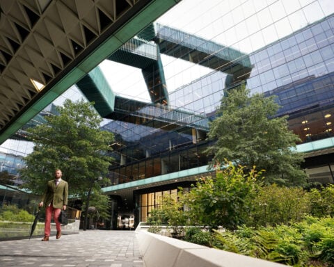 US fixed 30-year mortgage rate drops to 6.23%