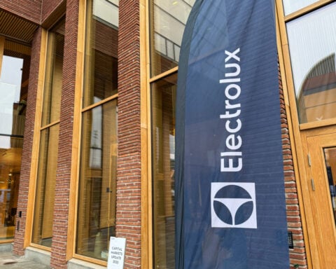 Electrolux plans about $1 billion share issue, tie-up with Midea in North America to shake up ops