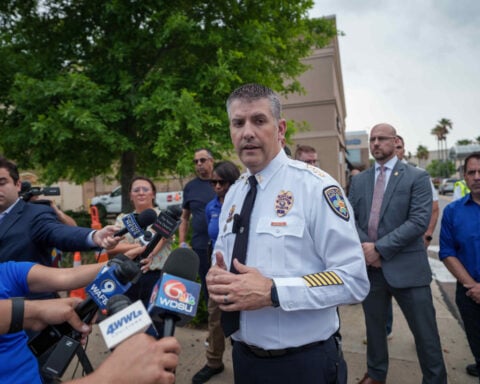 Shootout after argument at Louisiana mall leaves 1 dead, 5 injured, including bystanders, police say