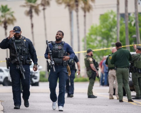 Exchange of gunfire inside Mall of Louisiana leaves 1 person dead and 5 wounded