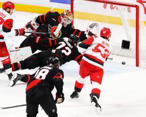 Hurricanes beat the Senators 2-1 to take a 3-0 series lead