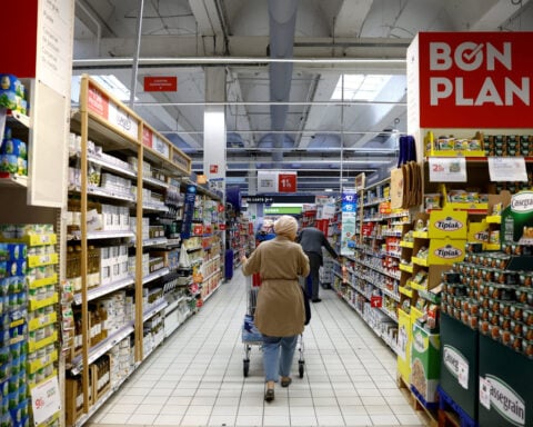 French consumer confidence falls sharply in April as war takes toll on economy