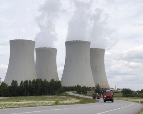 Czech power company ČEZ signs deal with Rolls-Royce SMR to prepare for first small nuclear reactor