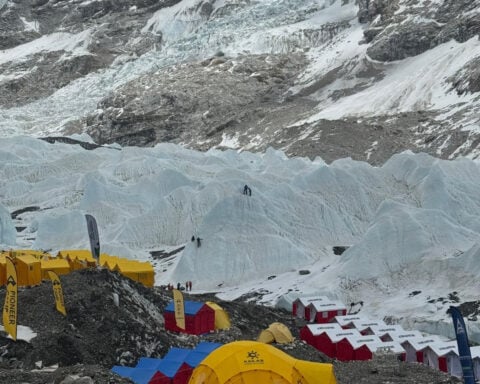 Hundreds of Everest hopefuls are waiting at base camp as glacier blocks route to summit
