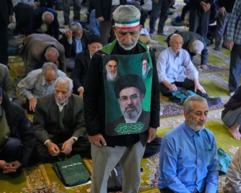 Trump dispatches Witkoff and Kushner to Pakistan for new talks with Iran's foreign minister