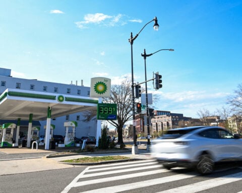 US consumer sentiment slumps to record low in April; inflation expectations rise