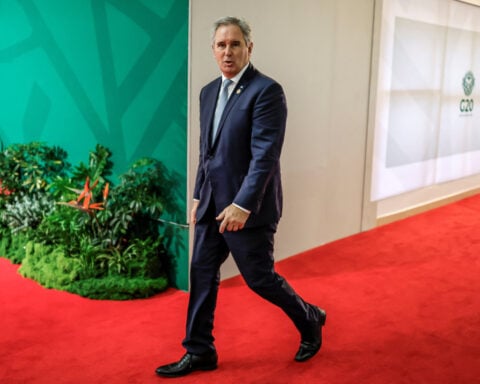 Argentina calls for renewed negotiations over Falkland Islands