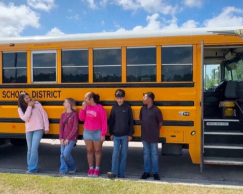 Mississippi middle school students stop bus from crashing after driver blacks out