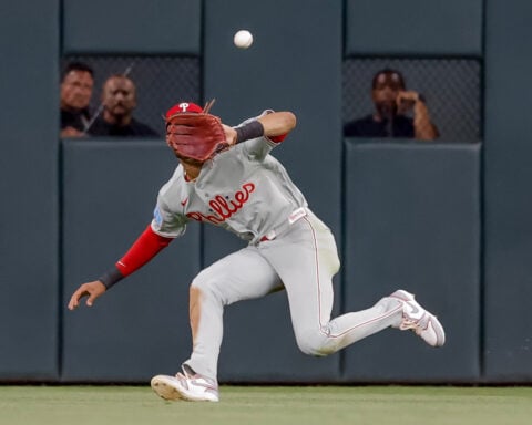 Harris delivers as a pinch-hitter for the Braves, leading 5-3 win over slumping Phillies
