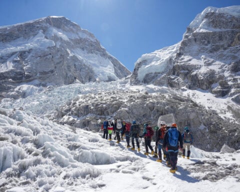 Giant ice tower delays opening of Everest climbing route