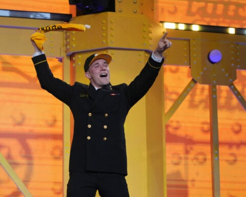 The NFL draft's trip to Pittsburgh ends with record crowds and a late emotional jolt