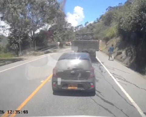 Colombia explosives attack kills 13, police source says