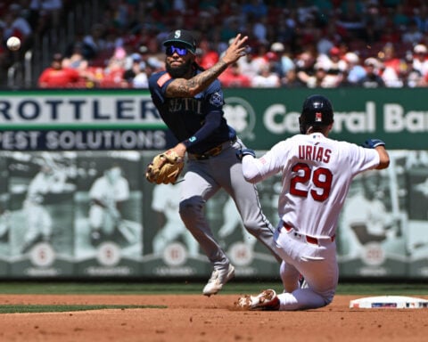 Refsnyder successfully challenges 3rd strike, and then homers to lift Mariners over Cardinals 3-2