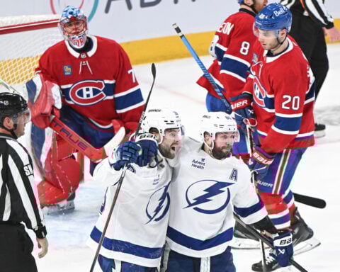 Hagel scores twice in 3rd, Lightning beat Canadiens 3-2 in Game 4 to tie series