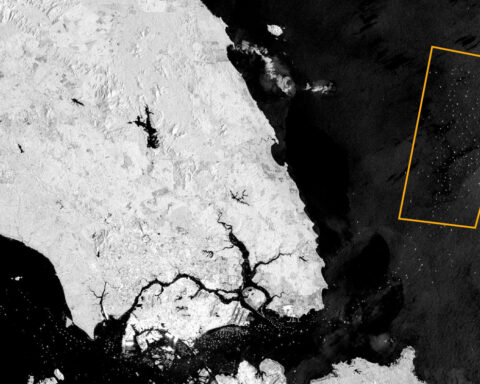 The lawless floating gas station where Iranian oil changes hands