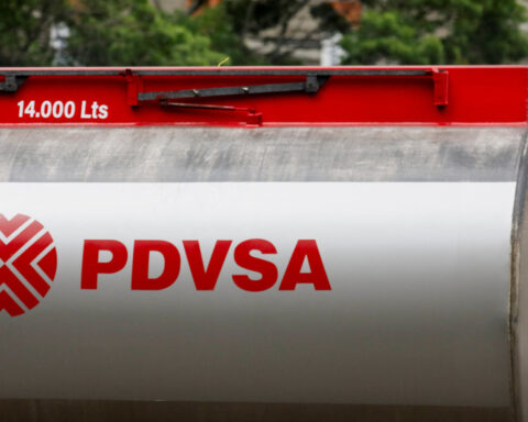 Companies dust off oil rigs in storage in Venezuela as contracts are overhauled