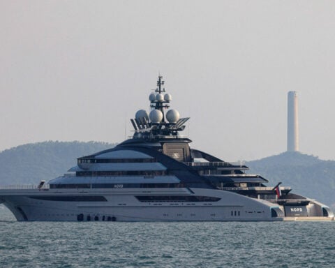 Russian superyacht crosses blockaded Strait of Hormuz