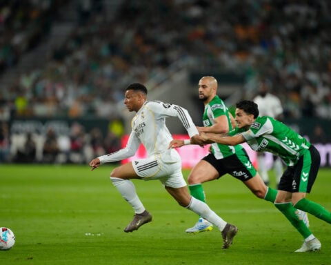 Mbappé diagnosed with hamstring injury 2 weeks ahead of Spanish league clasico against Barcelona