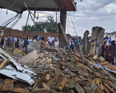 Afghan officials say Pakistani strikes killed 7 and wounded 85 in first attacks since peace talks