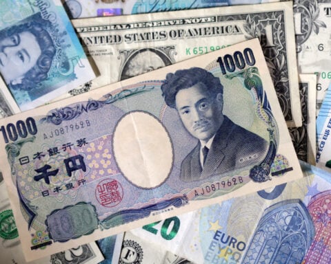 Yen steady, dollar edges higher as central banks in focus after BOJ holds