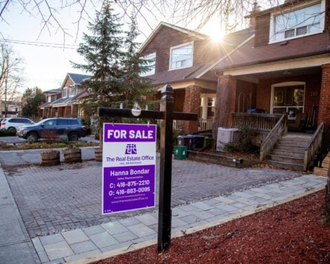 Canada's deflating housing bubble stymies wealth effect of booming stock market