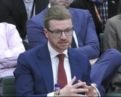 Starmer's ex-chief of staff says sorry over Mandelson appointment as UK leader faces more pressure