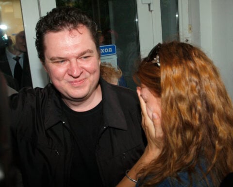 Belarus frees prominent journalist Andrzej Poczobut in a 10-person prisoner swap