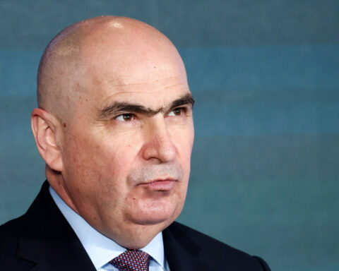 Romania's two largest parties call no-confidence vote in pro-European government