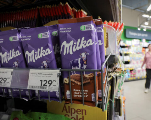 Mondelez beats first-quarter estimates on resilient demand, pricing strength