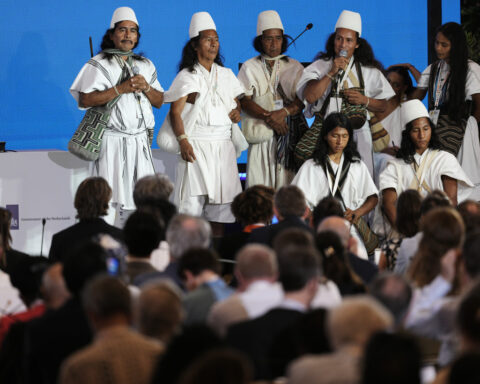 High-level talks begin on moving away from fossil fuels at Colombia conference