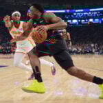 Jalen Brunson scores 39 points and the Knicks rout the Hawks 126-97 for a 3-2 series lead