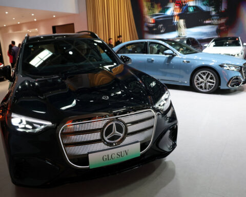 Mercedes profit tumbles in Q1 on China competition, tariff pressures