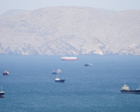 Spot crude premiums ease from record highs despite Hormuz closure