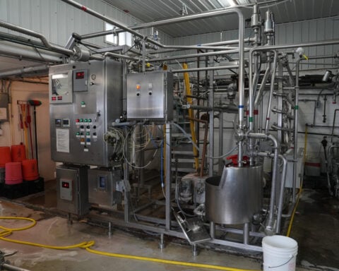 Push for raw milk intensifies across the US, despite illness outbreaks and scientists' warnings