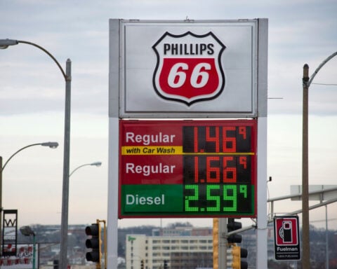 Phillips 66 posts surprise profit on higher refining margins