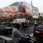 Trump urges Iran to sign a deal and discusses prolonged blockade