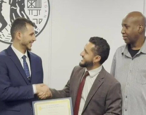 Gas station clerk honored for helping rescue kidnapped teen