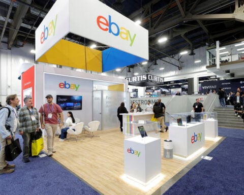 EBay forecasts quarterly revenue above estimates on steady demand 