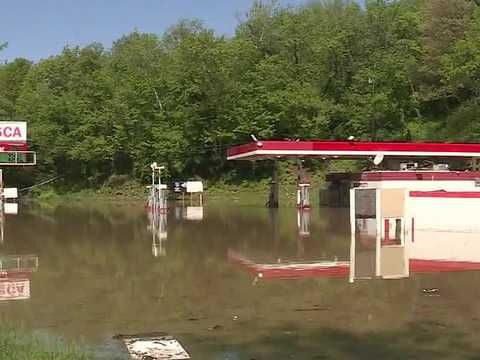 Kansas City man accused of high-speed chase in stolen SUV, fleeing into floodwater