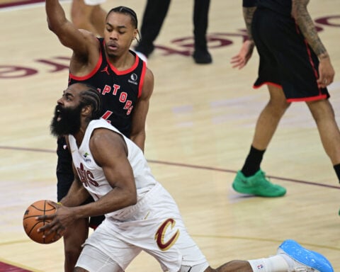 Schroder, Mobley rally Cavaliers in 4th quarter for 125-120 win over Raptors to take 3-2 series lead