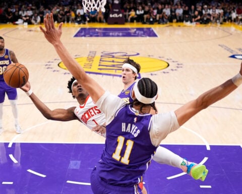 Austin Reaves returns to Lakers' lineup for Game 5 after missing 9 games with oblique injury