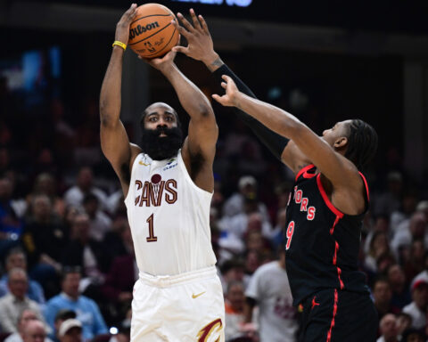 Schroder, Mobley rally Cavaliers in 4th quarter for 125-120 win over Raptors to take 3-2 series lead