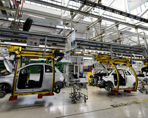 Stellantis CEO vows steady cash flow improvement after quarterly miss hits shares